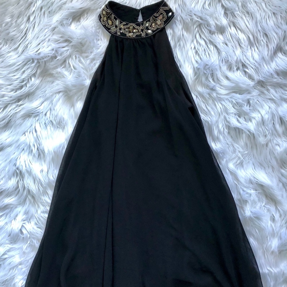 Black dress with Sequin jewels at the neck